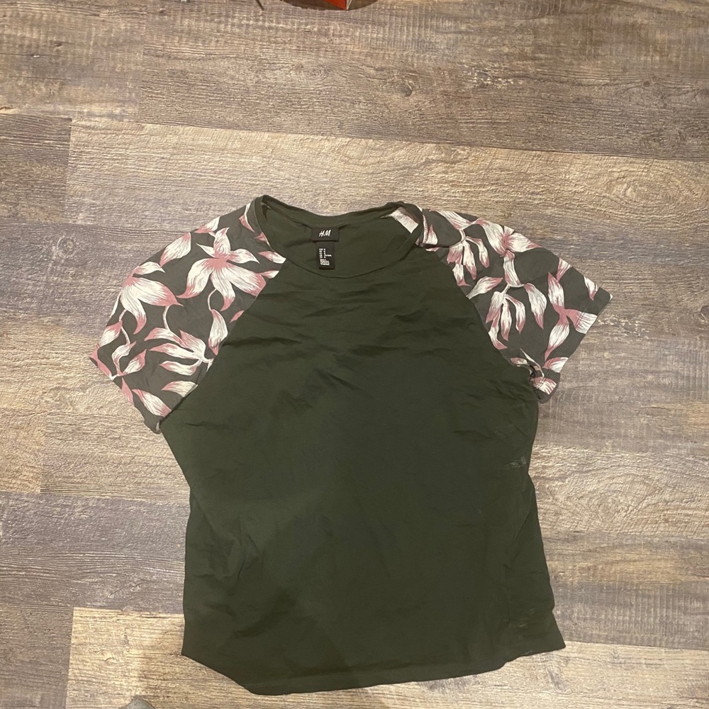 H&M green shirt